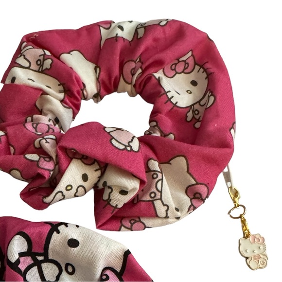Hello Kitty zipper scrunchie hand made USA pinky cotton rare print summer must - Picture 3 of 3